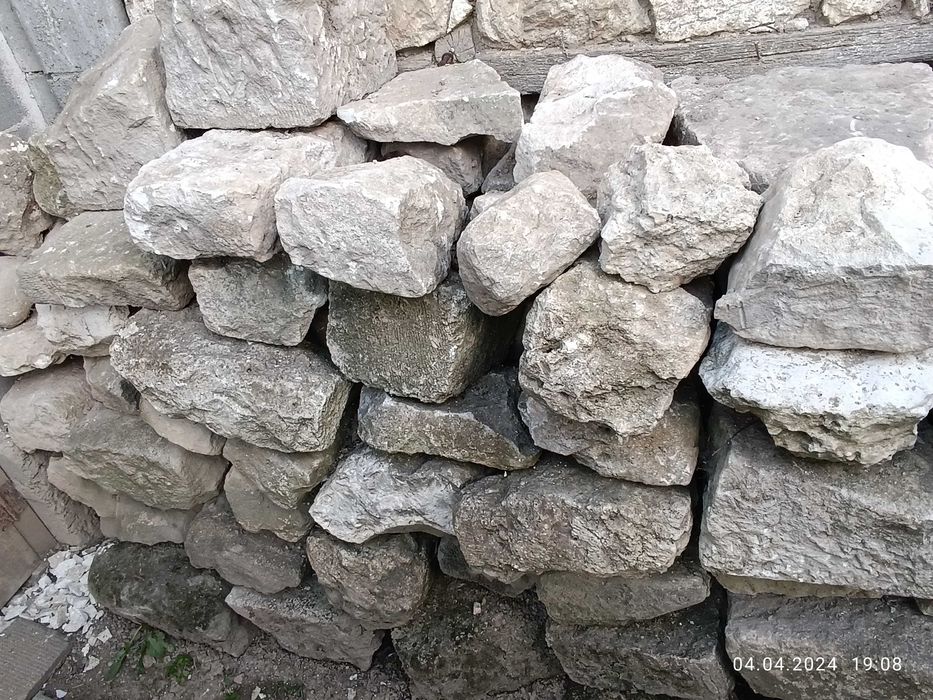 Дялани камъни за ограда
