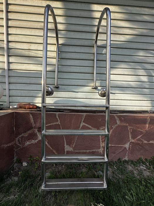 Лестница для бассейна (из нержавайки)