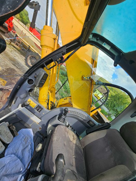 De vanzare Excavator JCB JS220