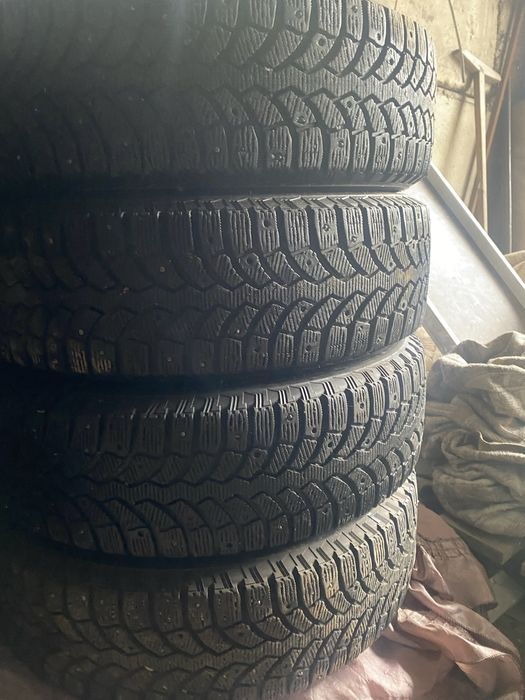 Шины зимние bridgestone 215/70/16