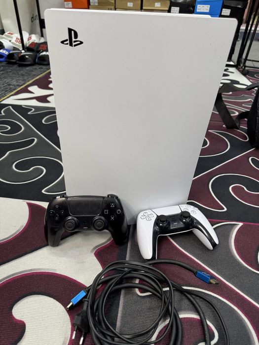 PS5 в идеальном состоянии.
