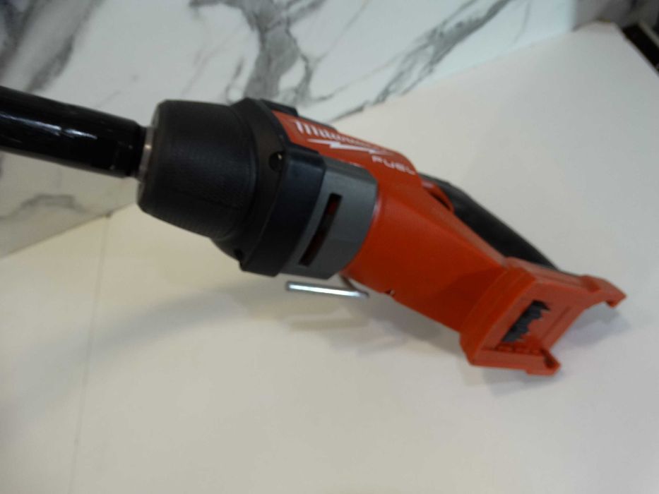 2024 - Milwaukee M18 FCVN12 - Акумулаторен вибратор за бетон