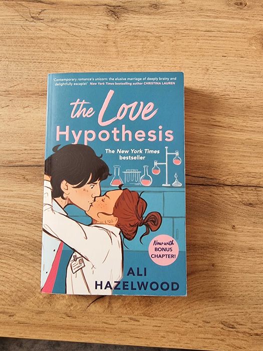 Книги "Our Fault", "The love Hypothesis", "Испанска любовка измама"