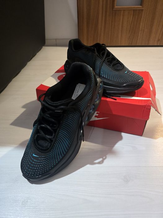 Vand adidasi nike  air max Dn