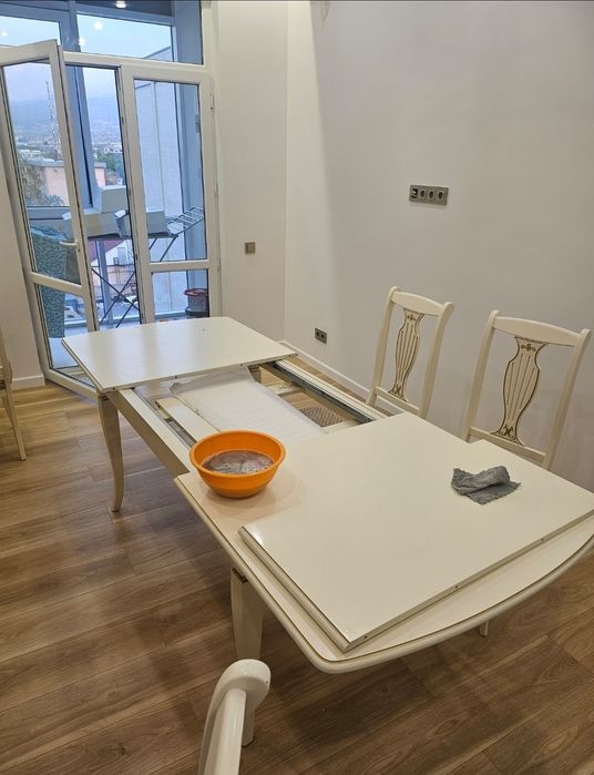 Обеденный стол и стулья