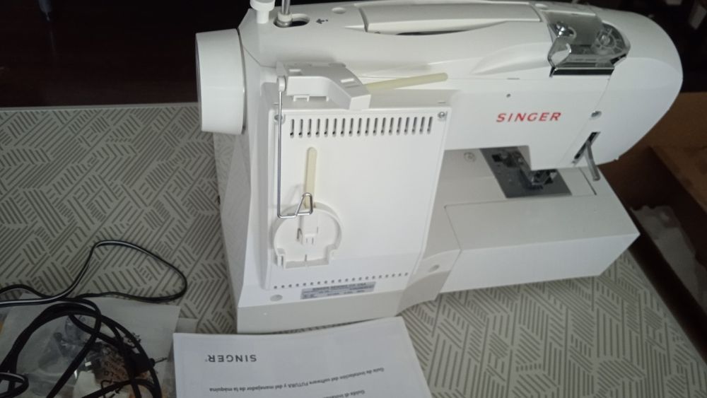 Singer Futura CE 150  noua,  in cutia originala 120V,
