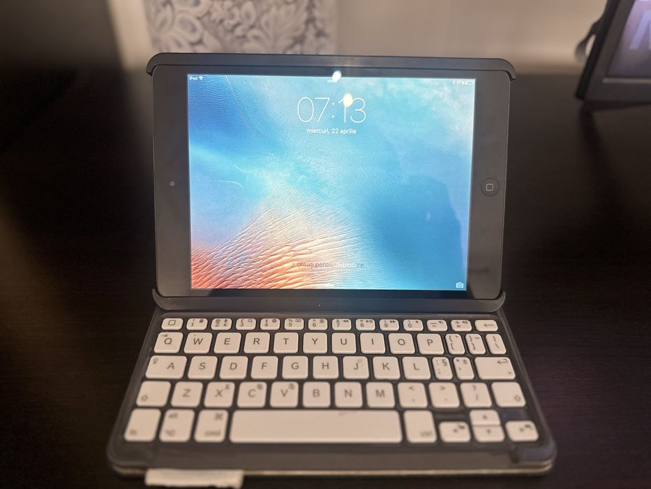 Vand tableta ipad  si nu teimite prin comanda