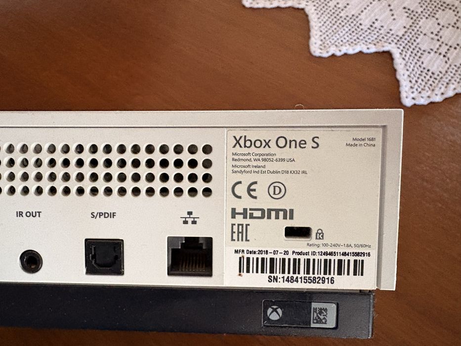 Xbox one s cu o maneta gta v plus alte jocuri