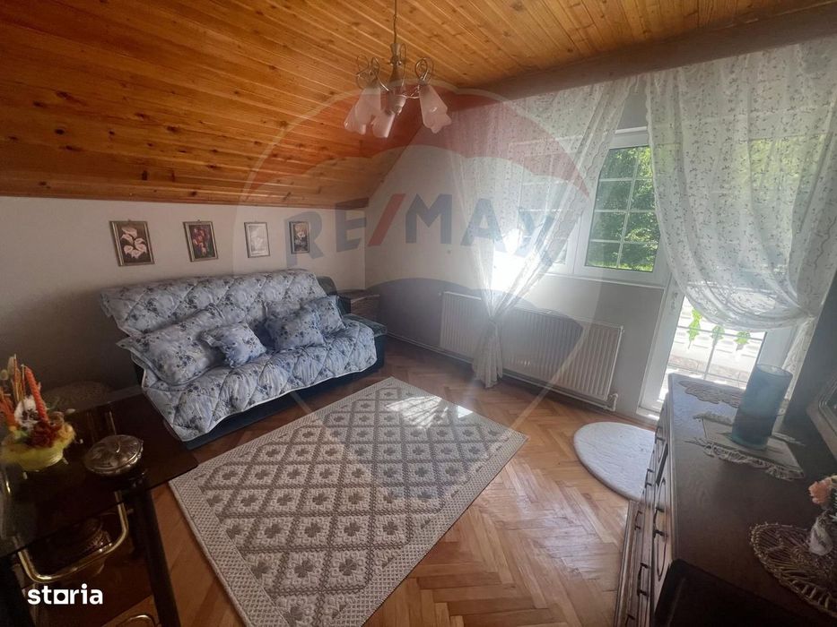 Casă / Vilă 10 camere Lepsa