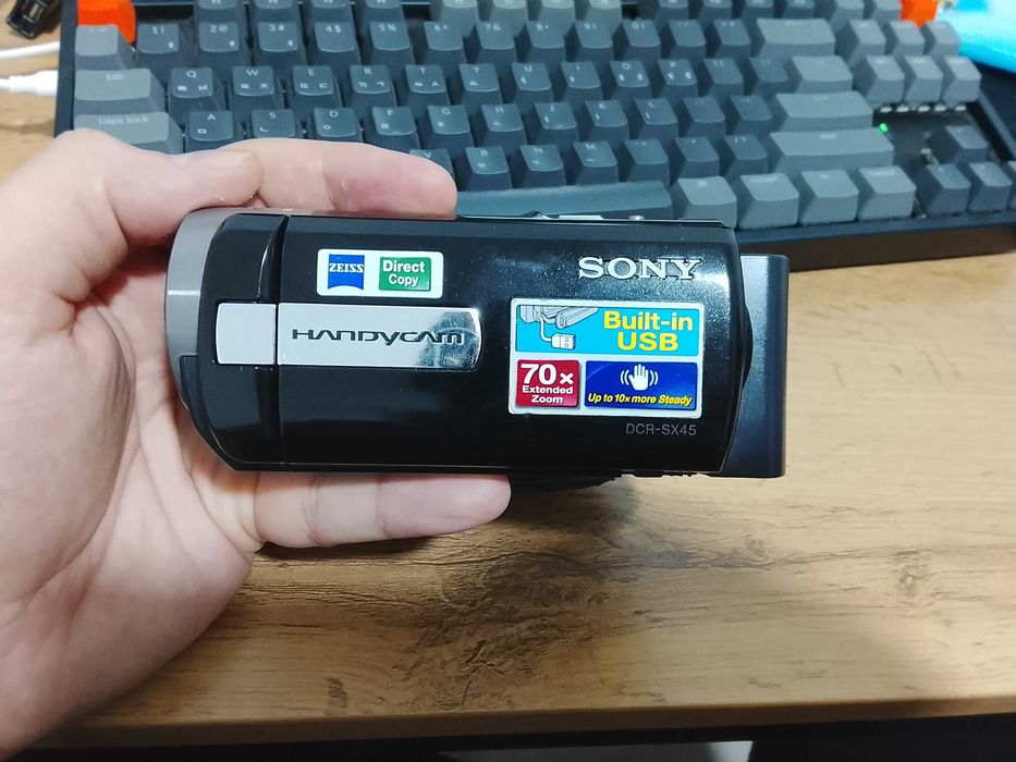 Продается Sony Handycam DCR-SX45