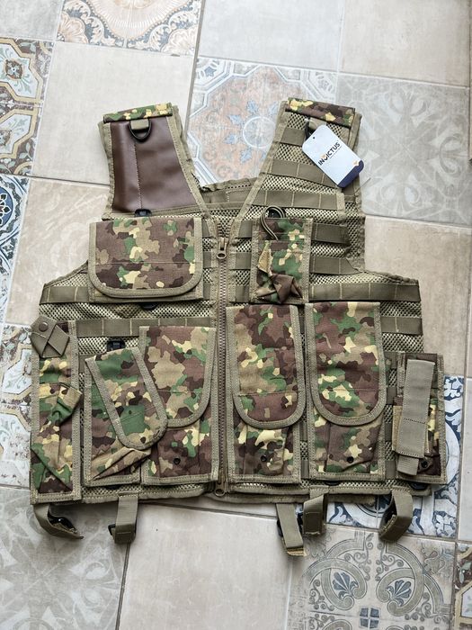 Vesta tactica multifunctionala