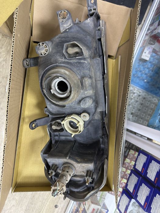 Фары Mitsubishi Montero Sport