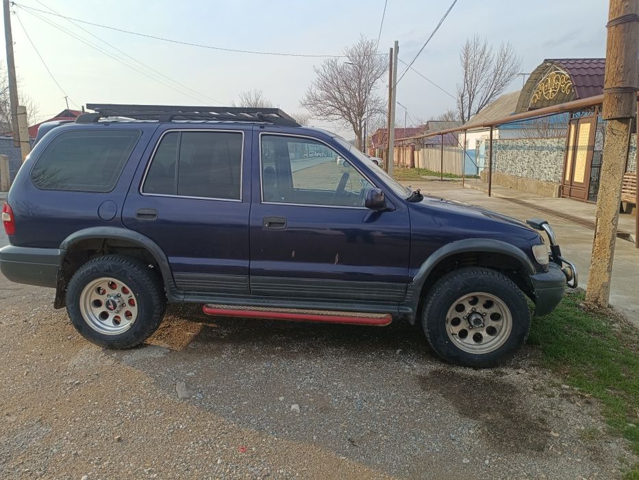 Автомобиль киа спортейж