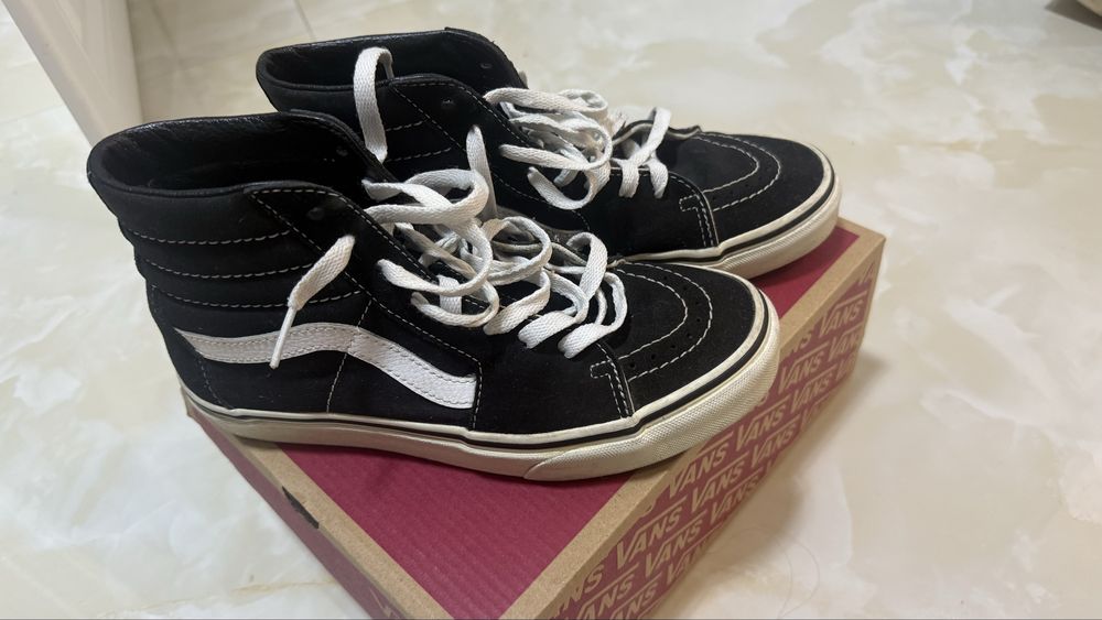 Продаю Кеды Vans в отличном состоянии