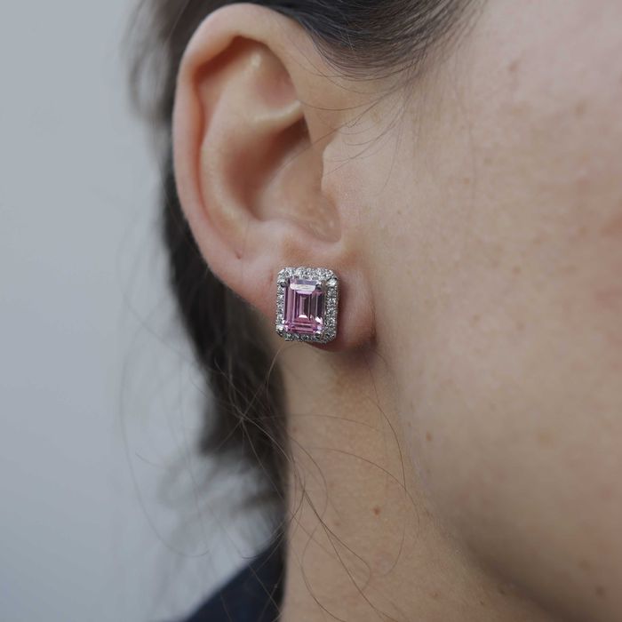 Cercei deosebiti cu cristale din zirconiu