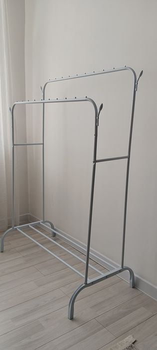 Продам вешалку напольную