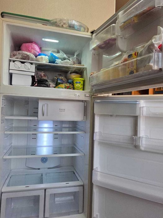 Продам большой холодильник