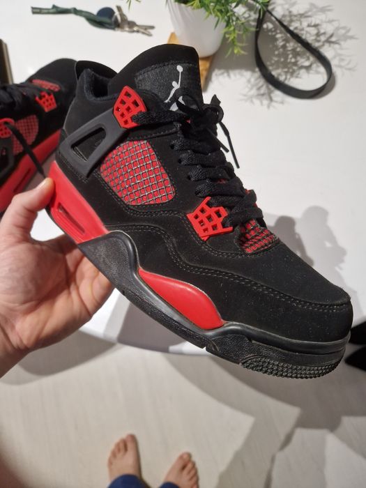 Jordan 4 retro Red Thunder
