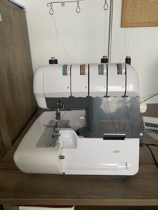 Masina de surfilat PFAFF