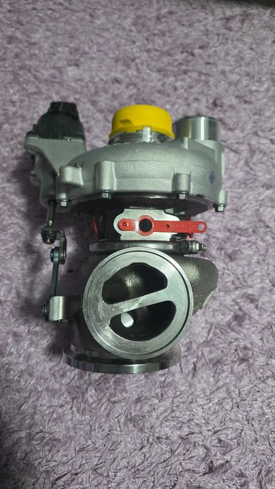 Turbina bmw 8 747 743 pt seria 5 6 7 8 x5 x6  motor N63 4.4 v8 benzina