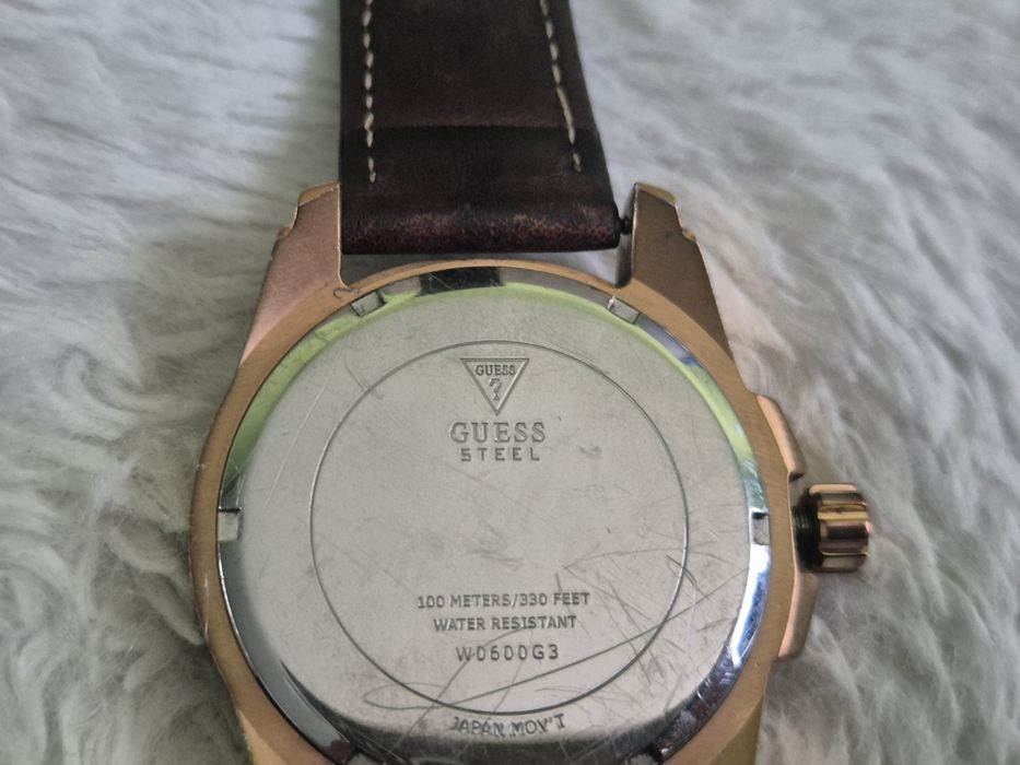 Часовник Guess W0600G3