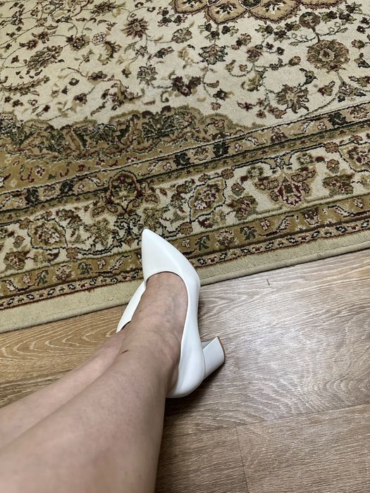 Белые туфли 38 размер,новые