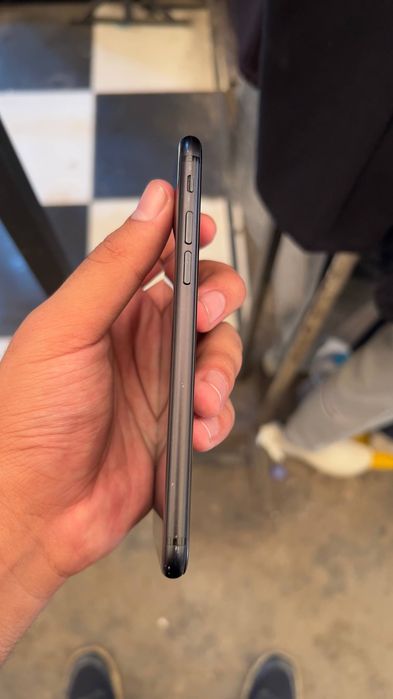 Iphone se sotiladi