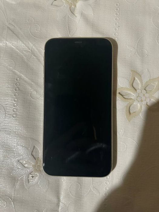 Продаю iPhone 11, аккумулятор 72%