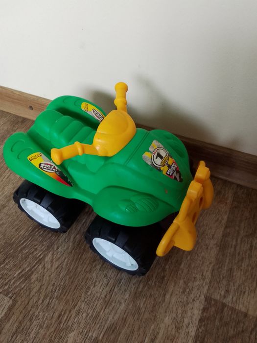 Игрушки разные  машинки и куклы