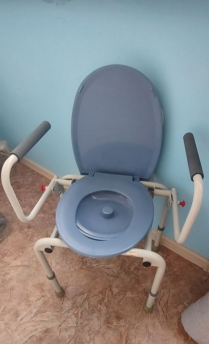 Кресло-туалет для инвалидов