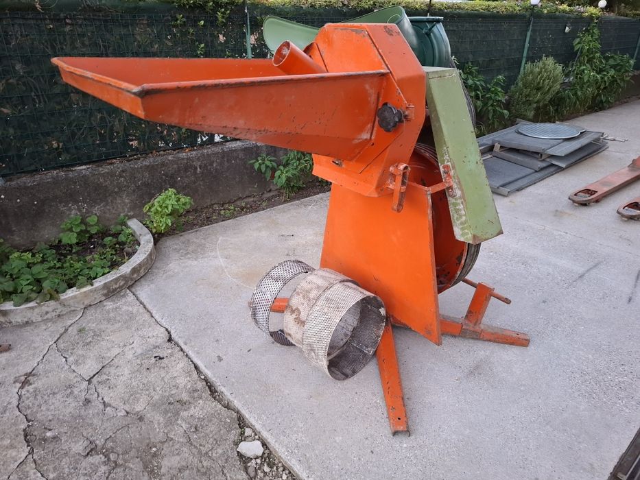 Moară la cardanul de la tractor