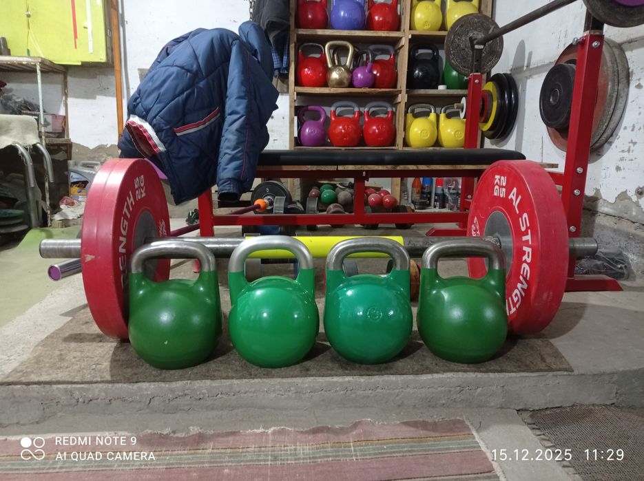 Гири спортивные.