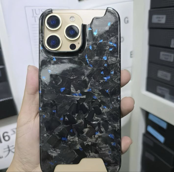 Чехол для Iphone 16 Pro Max Кованный Карбон