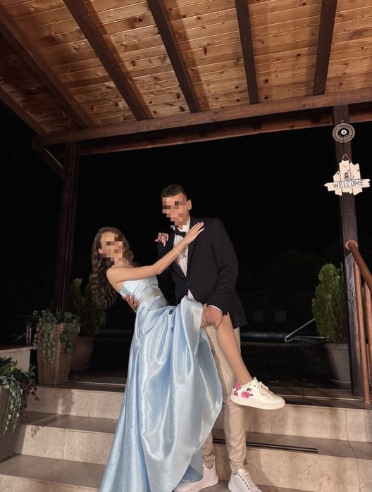 Продавам синя елегантна бална рокля