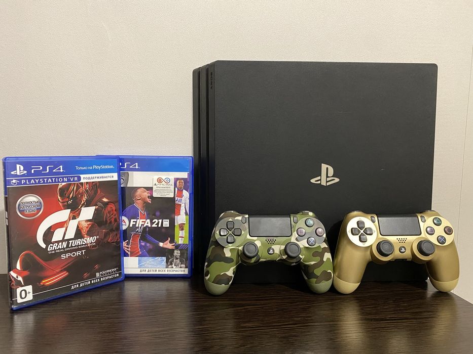СРОЧНО! PS4 Pro 1TB + 2 джойстика + 2 диска ! пс4 про