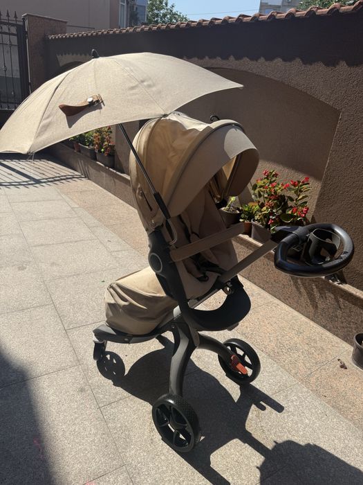 Продавам бебешка количка в отлично състояние Stokke