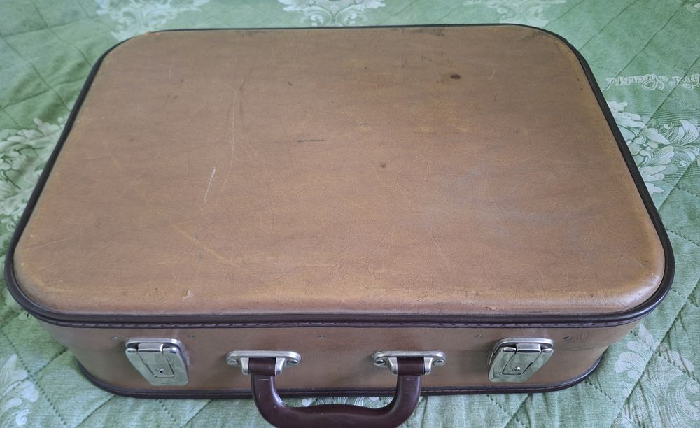 Чемодан б.у. советский.