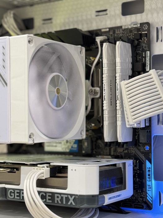 Белый игровой компьютер RTX