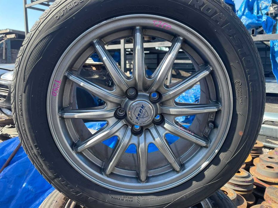 Диски с резиной на Toyota Avensis T250, ROADSTONE 205/55 R16 из Японии