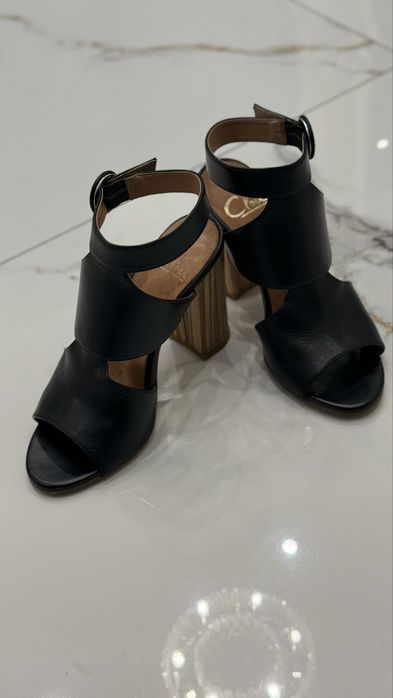 Продам босоножки