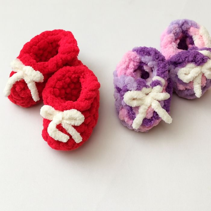 Плетени бебешки терлички