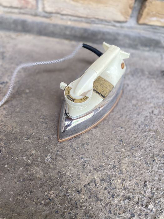 Утюг 2 продаю