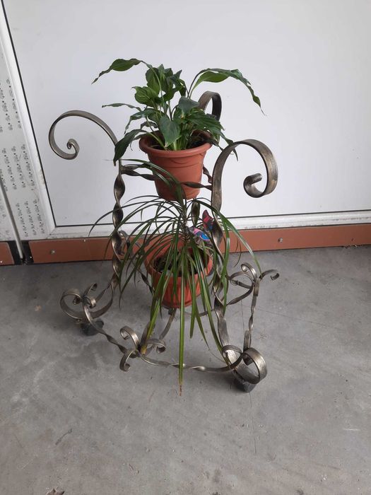 Suport cu roti pentru 2 ghivece de flori, fier forjat lucrat manual