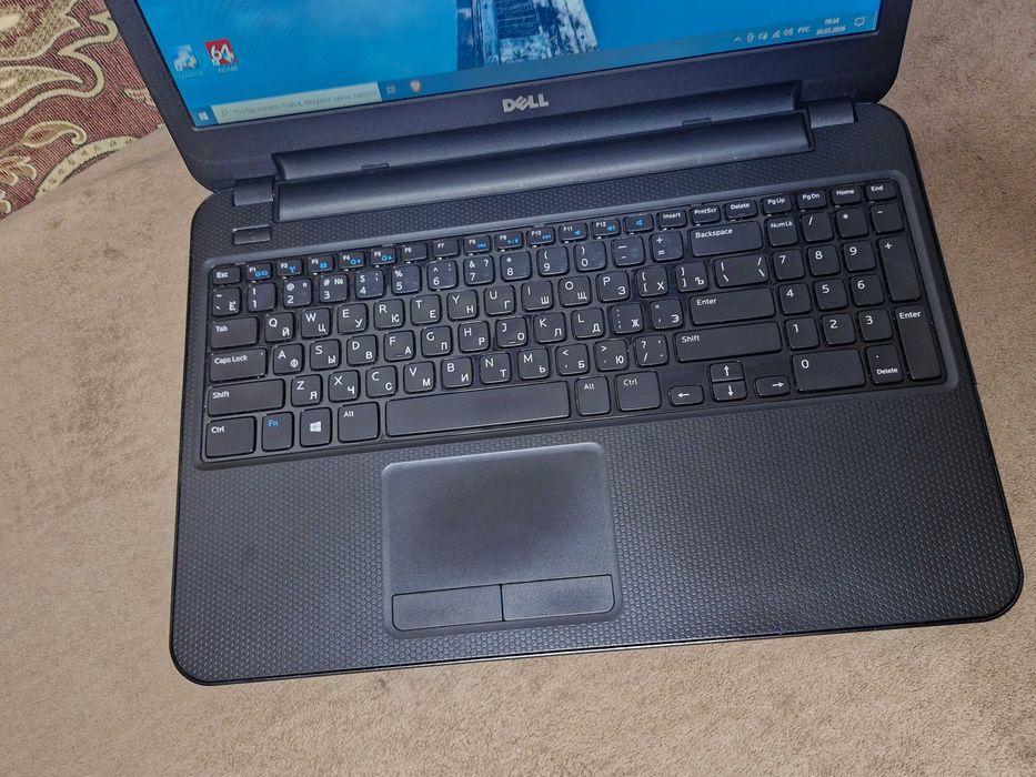 DELL. Батарею держит 2 часа