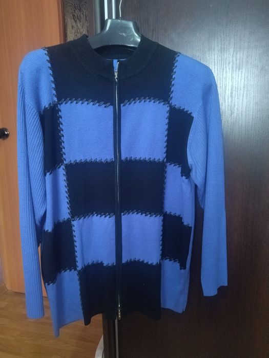 Продам Женскую одеждукофта р-р 54