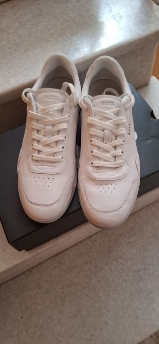 Продавам чисто нови мъжки обувки Boss