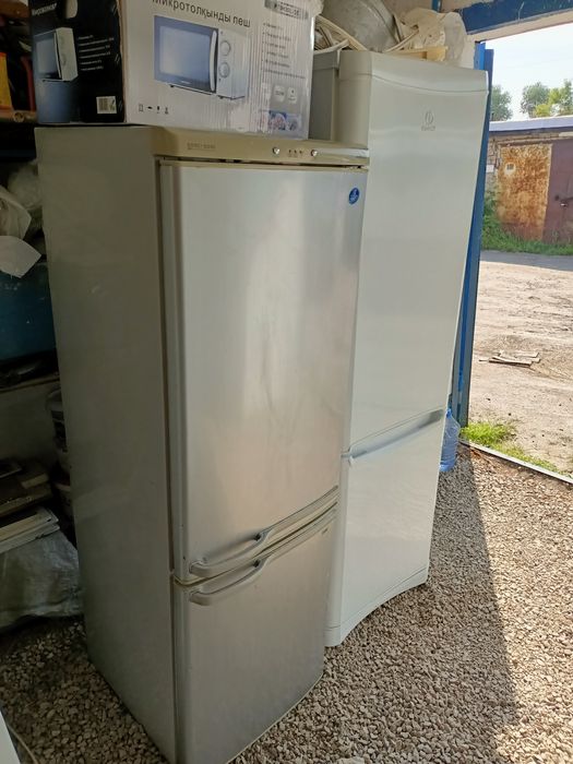 Продам 5 рабочих холодильников .
