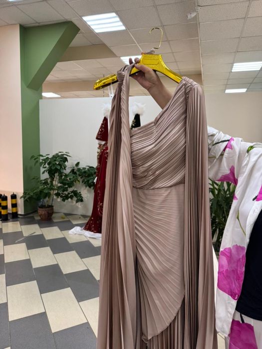 Платья вечерние на продажу