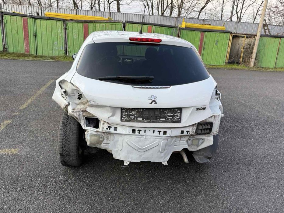 Пежо 208 1.0 VTI 2013г. На части