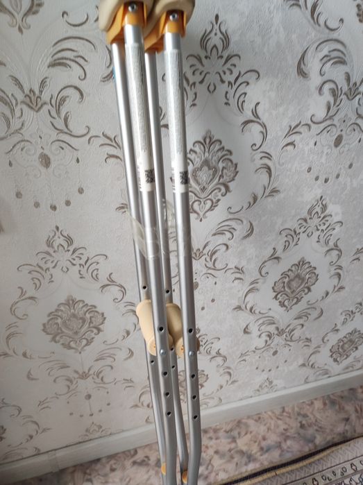 Продам 2 шт костыли